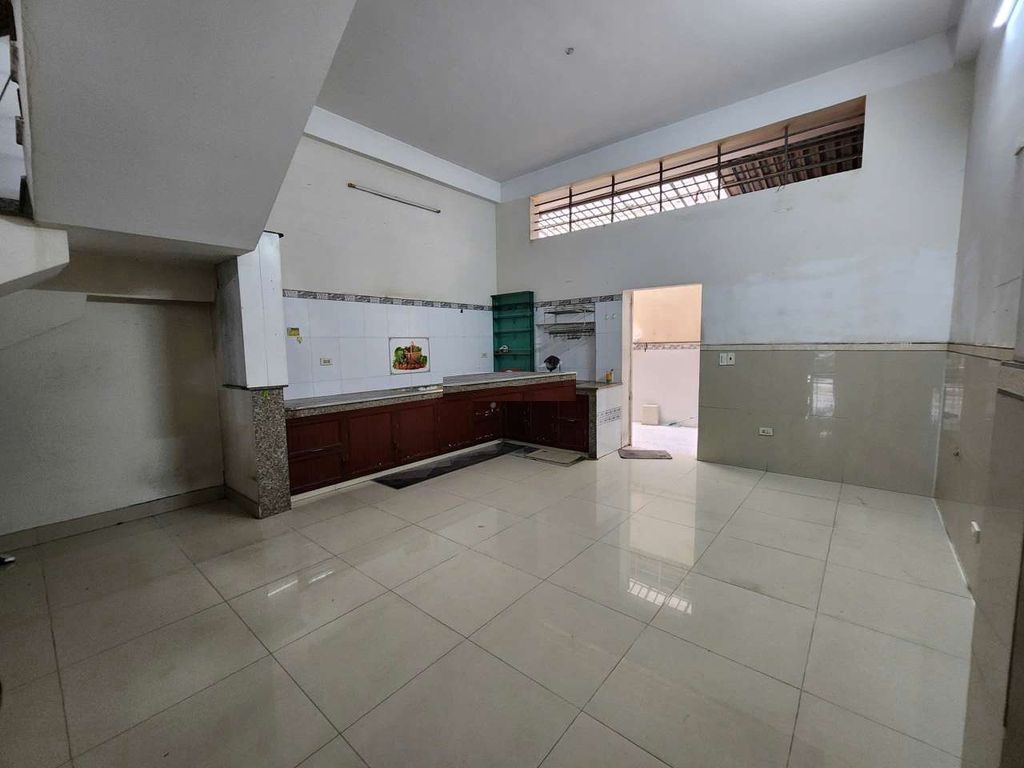 CHO THUÊ MẶT TIỀN KDC HỒNG LONG 5M x 20M TRỆT 2 LÂU GIÁ 17TR SÂN XE HƠI 2