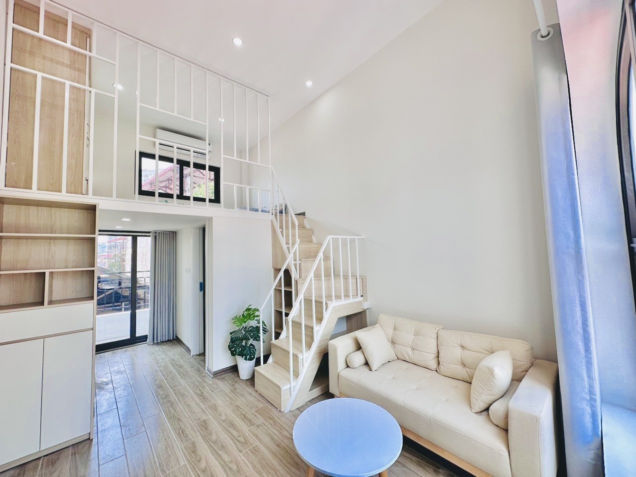 BÁN TÒA CHDV CẠNH ĐH HÀ NỘI 130M2 8 TẦNG 40PKK DOANH THU 2.2 TỶ/NĂM GIÁ HƠN 30 TỶ 2