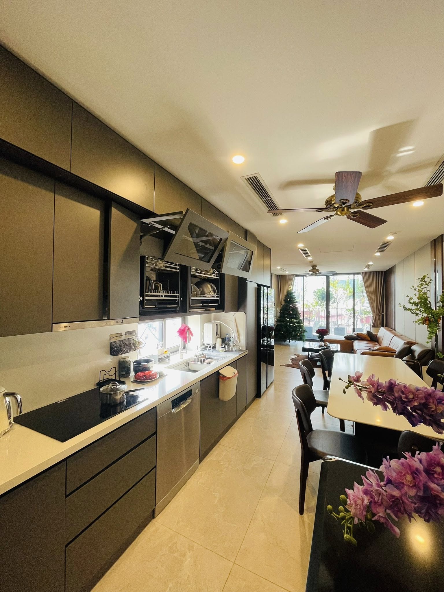 Bán Nhà Mặt Ngõ Phố Đội Cấn,Liễu Giai. 8 Tầng Thang Máy  63m2. Mặt Tiền 5.5 m. Giá 36,5 Tỷ 2