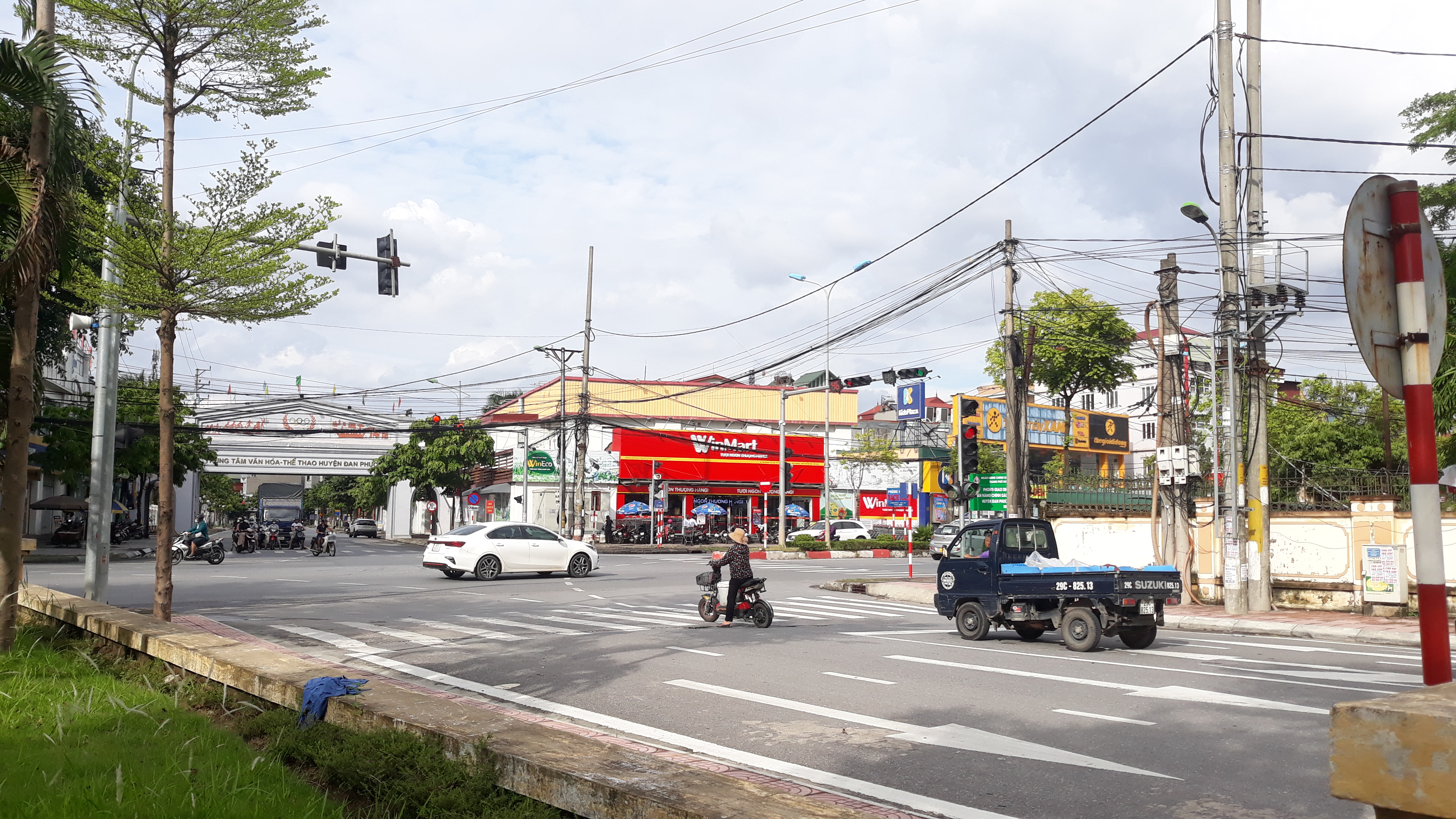 BÁN NHÀ LÔ GÓC 4 TẦNG – Ô TÔ VÀO NHÀ – ĐAN PHƯỢNG – GẦN QL32 – GẦN VÀNH ĐAI 4 – 48M2 -NHỈNH 5 TỶ 5