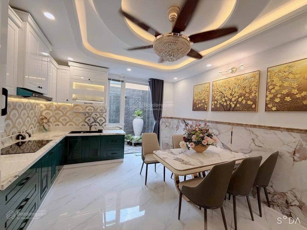 Bán nhà mặt tiền 4 tầng xe hơi Nguyễn Thị Tần, ngang 5m, tặng nội thất hơn 2 tỷ, Quận 8 giáp Quận 4