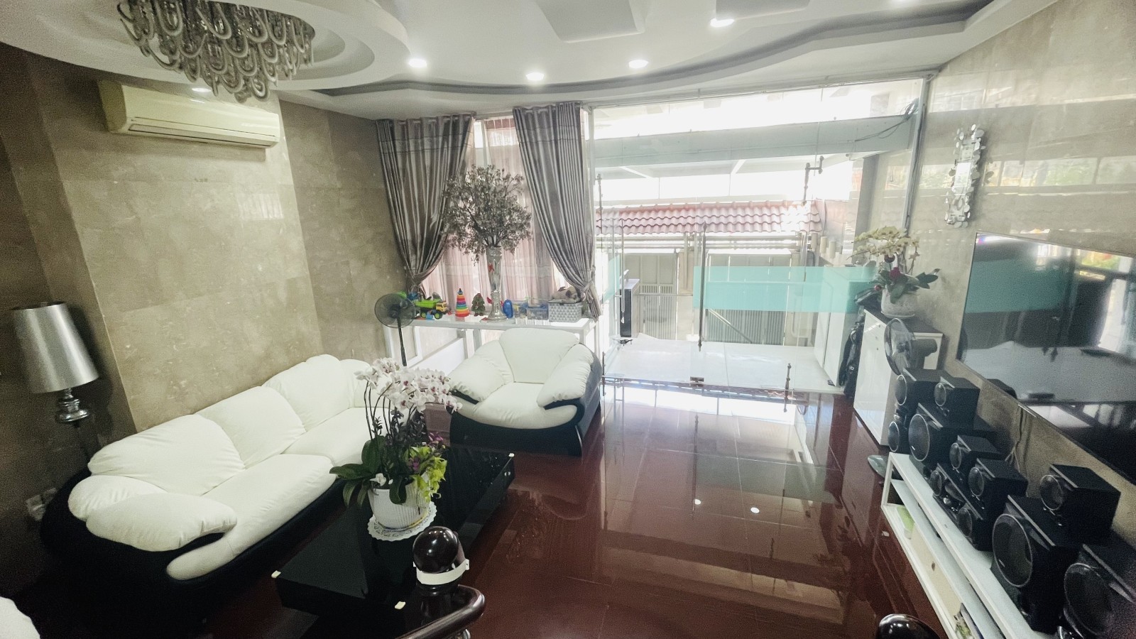 BIỆT THỰ MẶT TIỀN BÌNH THẠNH - 108m2 - 6 TẦNG - NGANG GẦN 7m CỰC ĐẸP