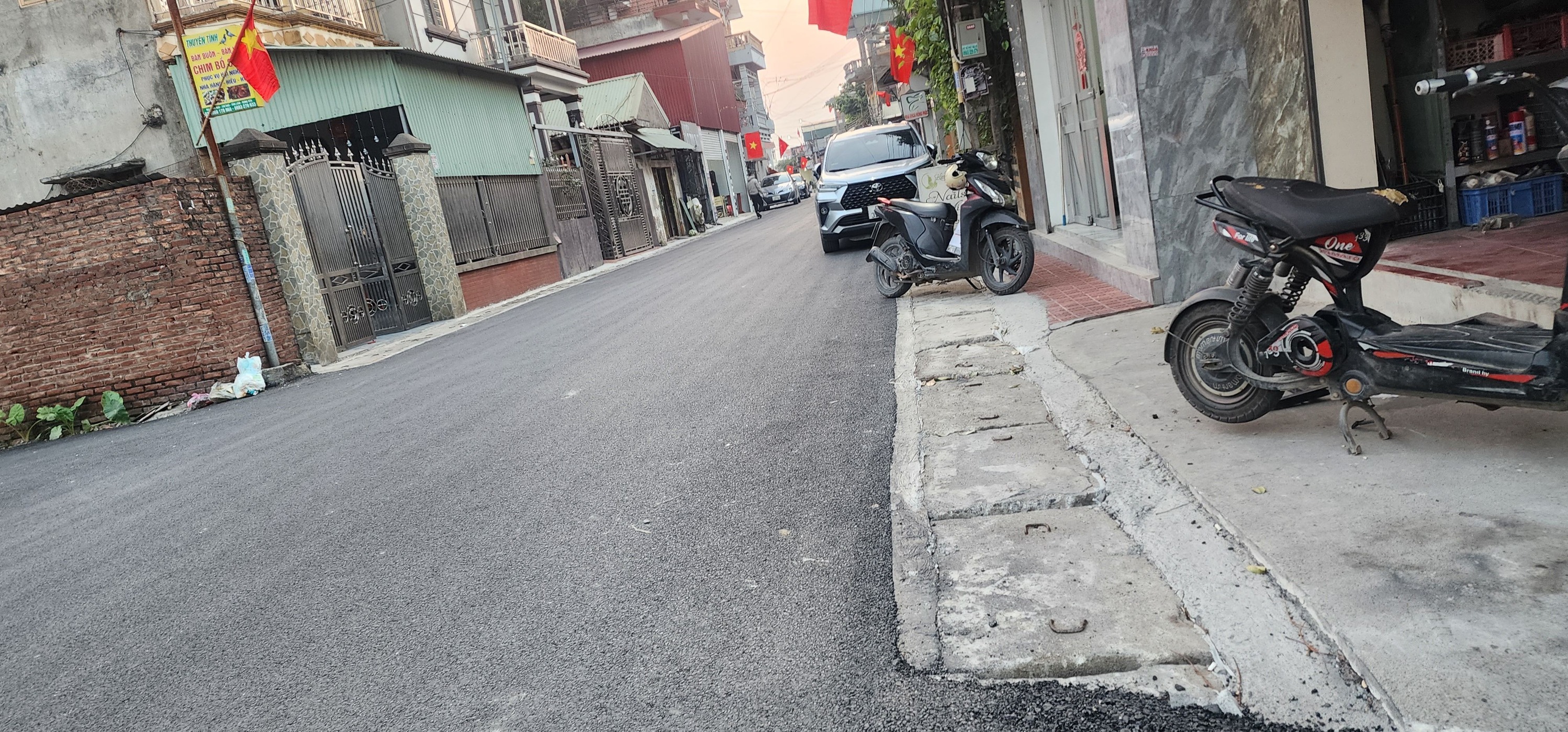 Mặt đường trục chính thôn Đông Mai, Kinh doanh tốt, chỉ 2.x tỷ: 0835459289