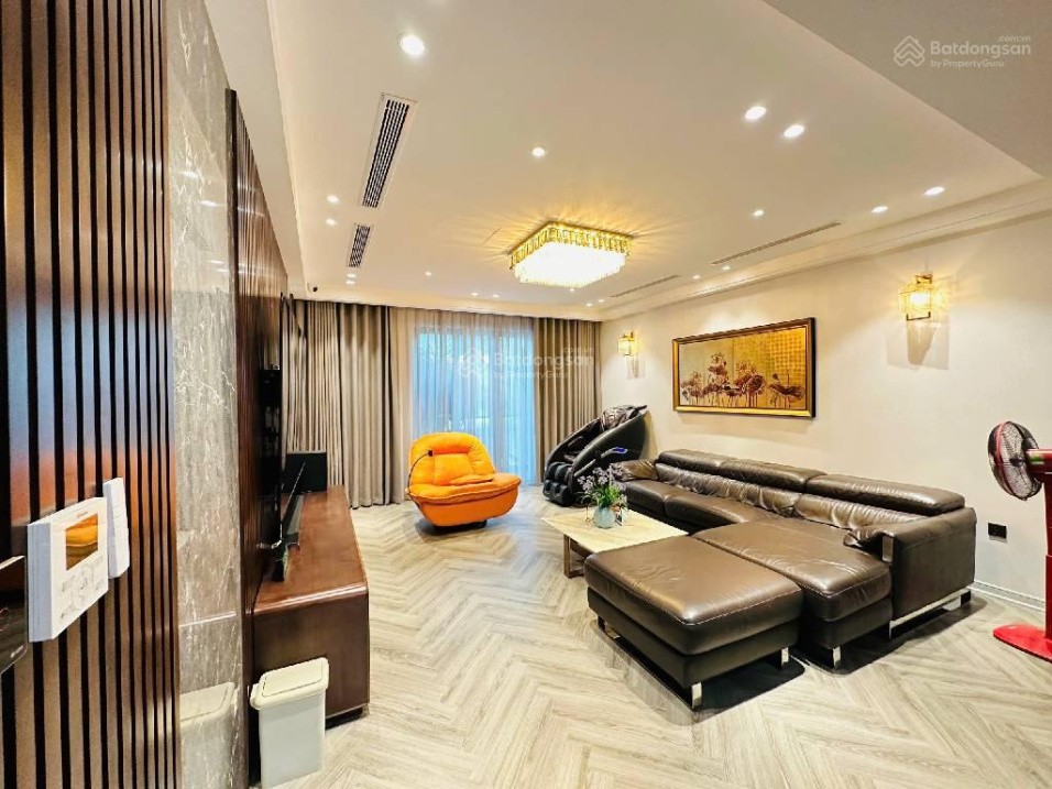 Bán nhà phố Hoàng Quốc Việt - 121m 5 Tầng Lô Góc Hai mặt tiền Ô tô Vỉa hè an sinh kết hợp văn phòng 5