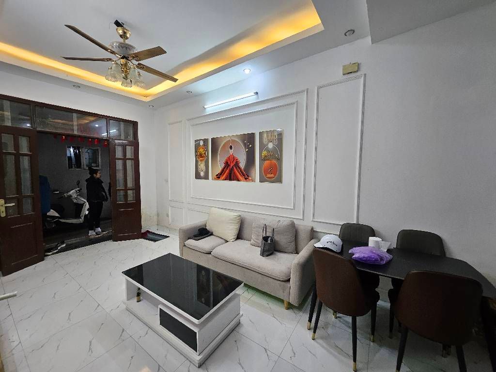 BÁN NHÀ PHỐ TÂN MAI QUẬN HOÀNG MAI, NHÀ ĐẸP CHỈ VIỆC VỀ Ở 32M2 5 TẦNG 7.5 TỶ