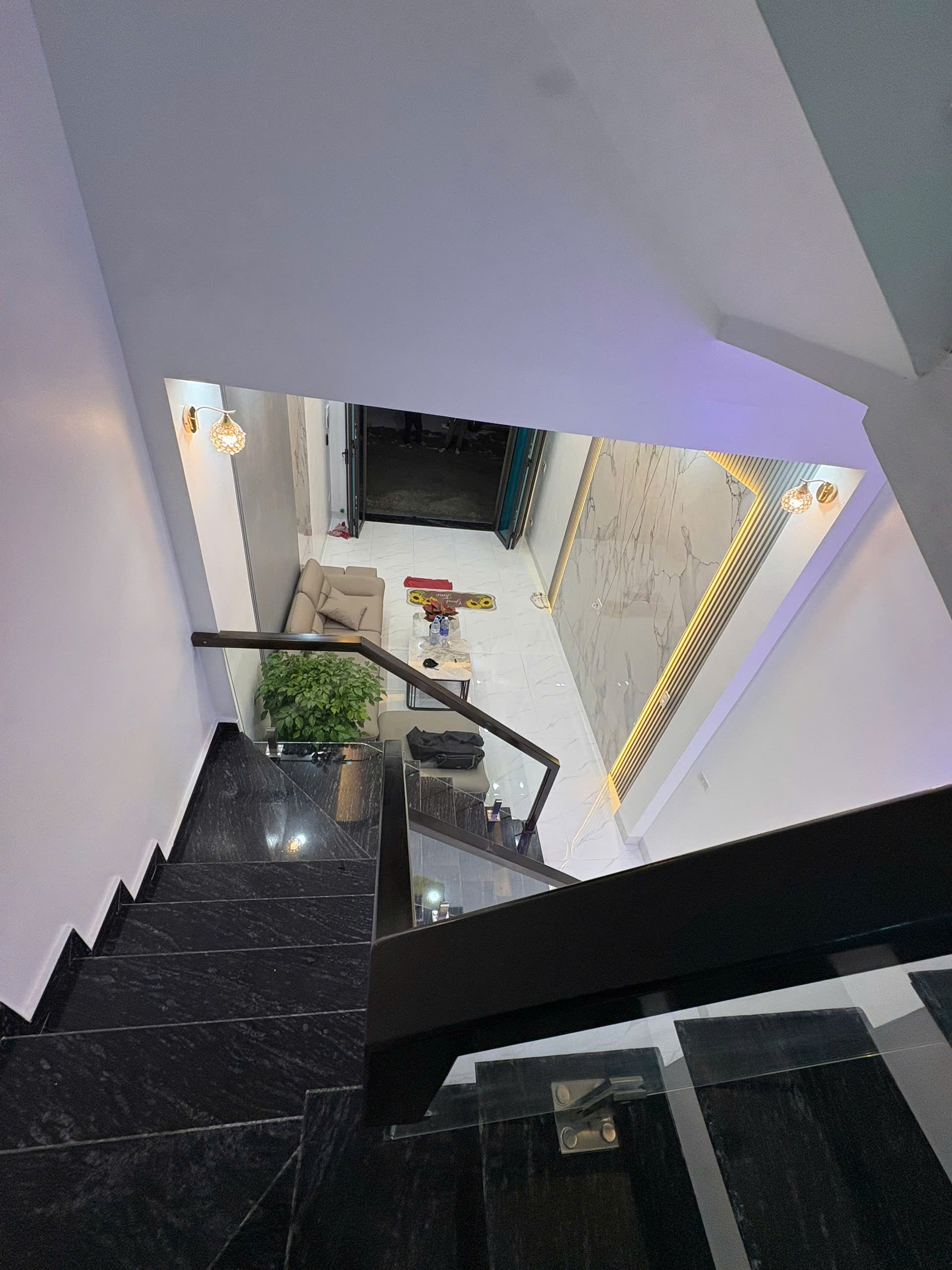 Bán nhà 3 tầng Bình Lộc –3PN, ô tô đỗ cửa, sát chợ giá 2.x tỷ 3