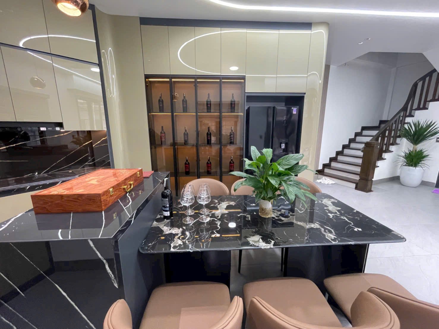 Bán căn 4 tầng mặt phố phường Cẩm Thượng, TP Hải Dương, 52.8m2, mt 11m, 4 ngủ, 4.68 tỷ 4