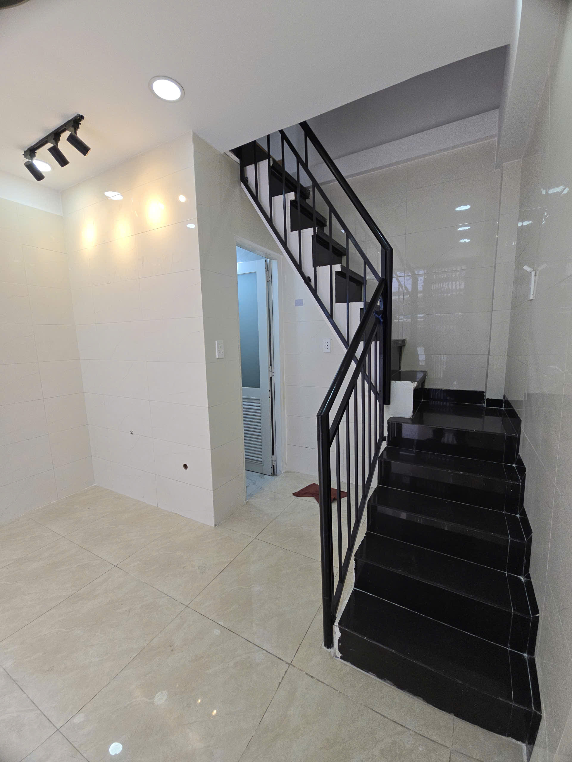 MẶT TIỀN KINH DOANH PHẠM VĂN XẢO - DTSD 30M2 - 2 TẦNG - CHỈ 2.65 TỶ 3