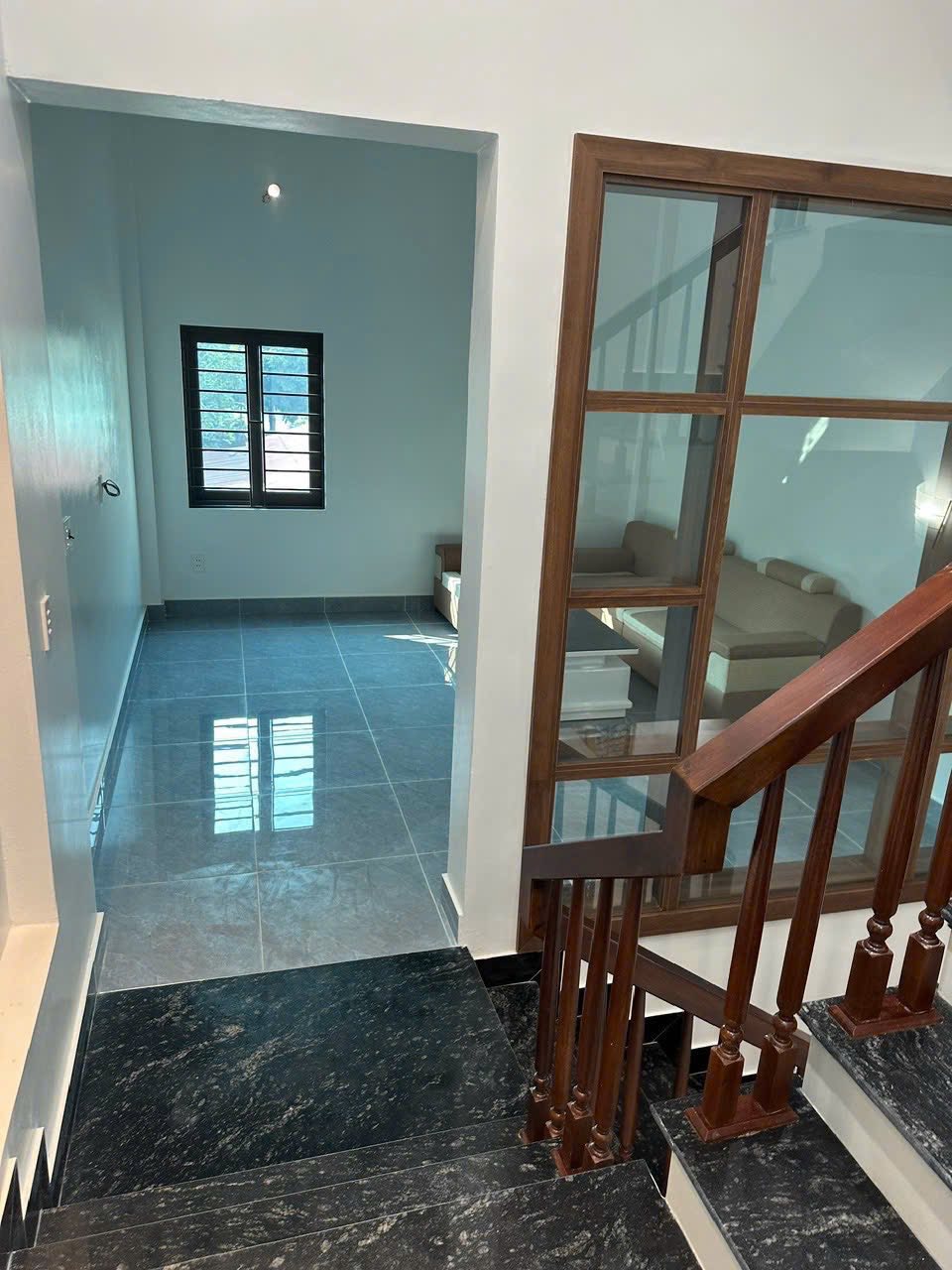 Bán căn nhà 3 tầng có gara oto ngõ phố Vũ Hựu, ph Thanh Bình, TP HD, 50m2, mt 4m, 3 ngủ 4