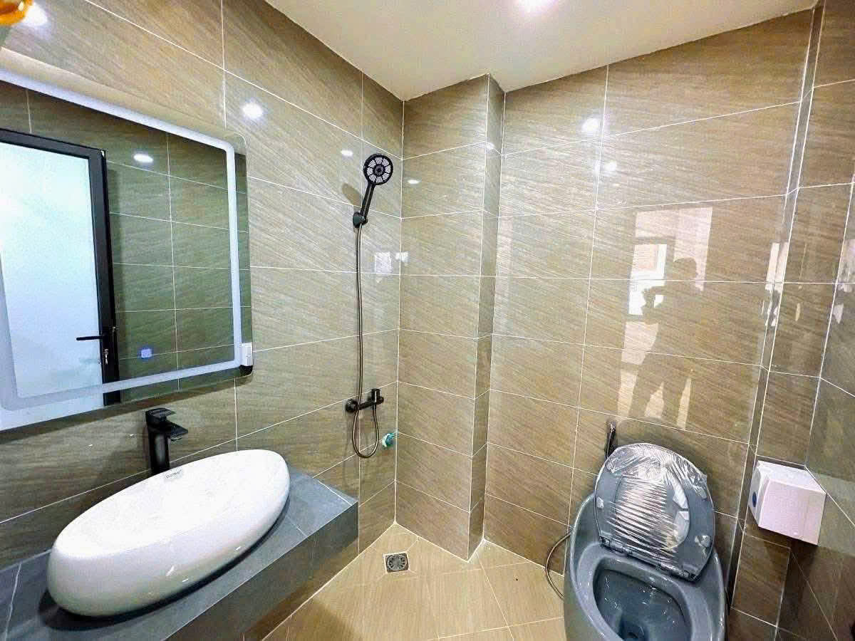 Hoàng Quốc Việt - Lô góc - kinh doanh - ô tô , ngõ thông 7 tầng full nội thất , đầy đủ PCCC , 3