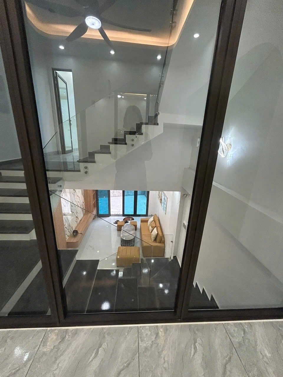 Bán căn nhà 4 tầng ngõ đường Nguyễn Văn Linh, ph Thanh Bình, TP HD, 50m2, mt 4m, 3 ngủ 4