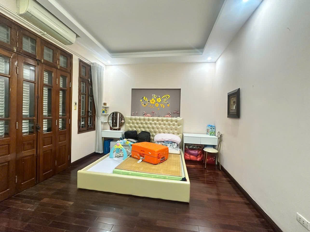 NHÀ PHÂN LÔ HỌC VIỆN BÁO CHÍ XUÂN THỦY, NGÕ Ô TÔ TRÁNH, LÔ GÓC, NHÀ DÂN XÂY 50M2, 5T, MT 5.6M - 23