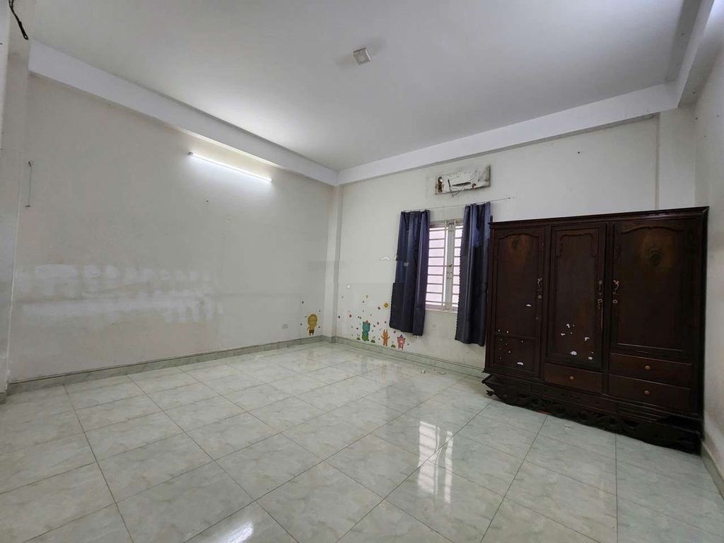 CHO THUÊ MẶT TIỀN KDC HỒNG LONG 5M x 20M TRỆT 2 LÂU GIÁ 17TR SÂN XE HƠI 3