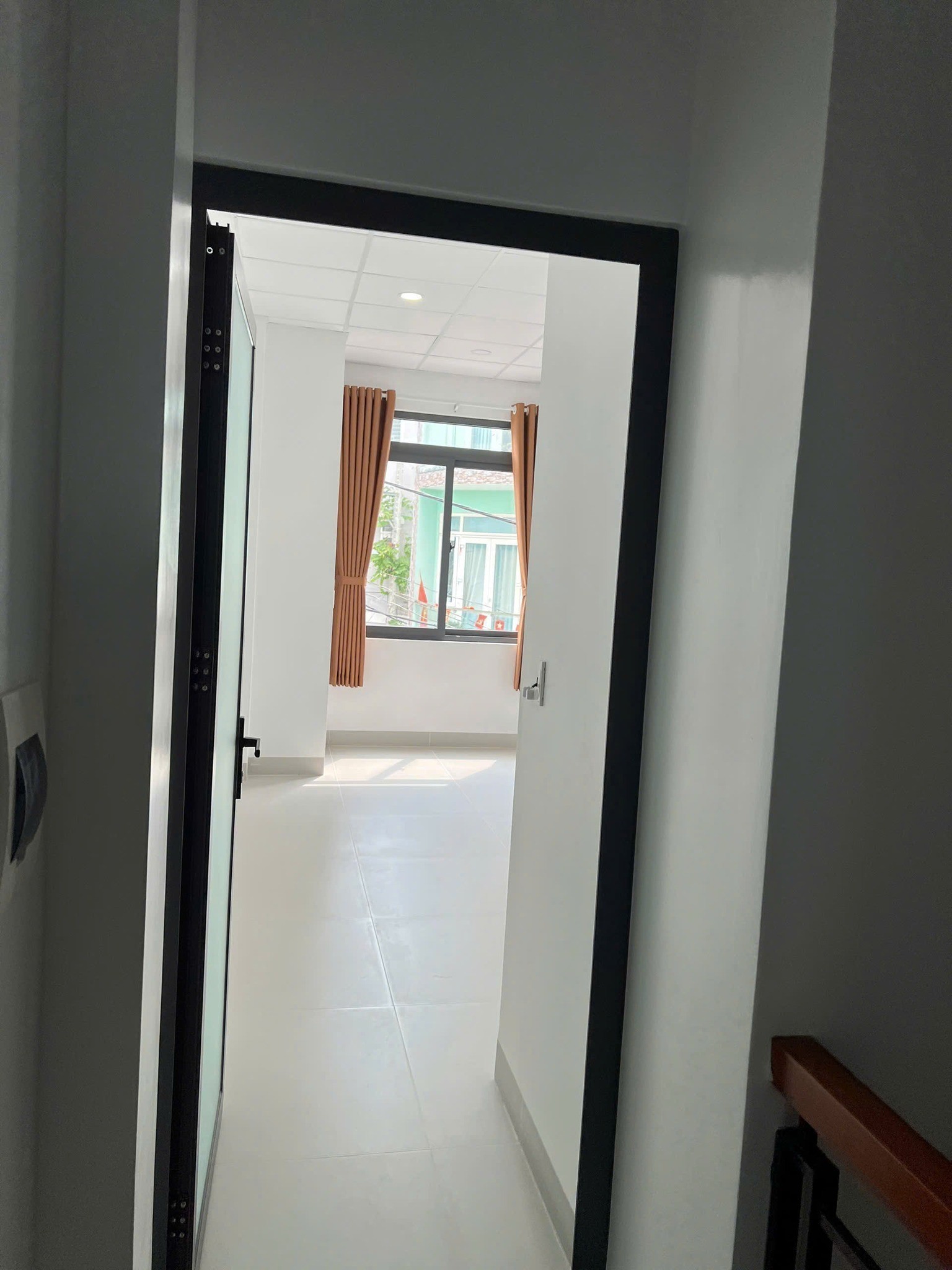 CHO THUÊ NHÀ MỚI XÂY 100% MỚI, ĐƯỜNG XE TẢI THÔNG QLO 13- KDC SÔNG ĐÀ, 3PN, 15TR. 3