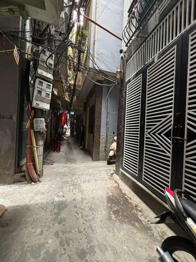 GIỮ TIỀN!: sát Văn Miếu Quốc Tử Giám – mặt tiền 4m – ngõ nông Văn Hương 3