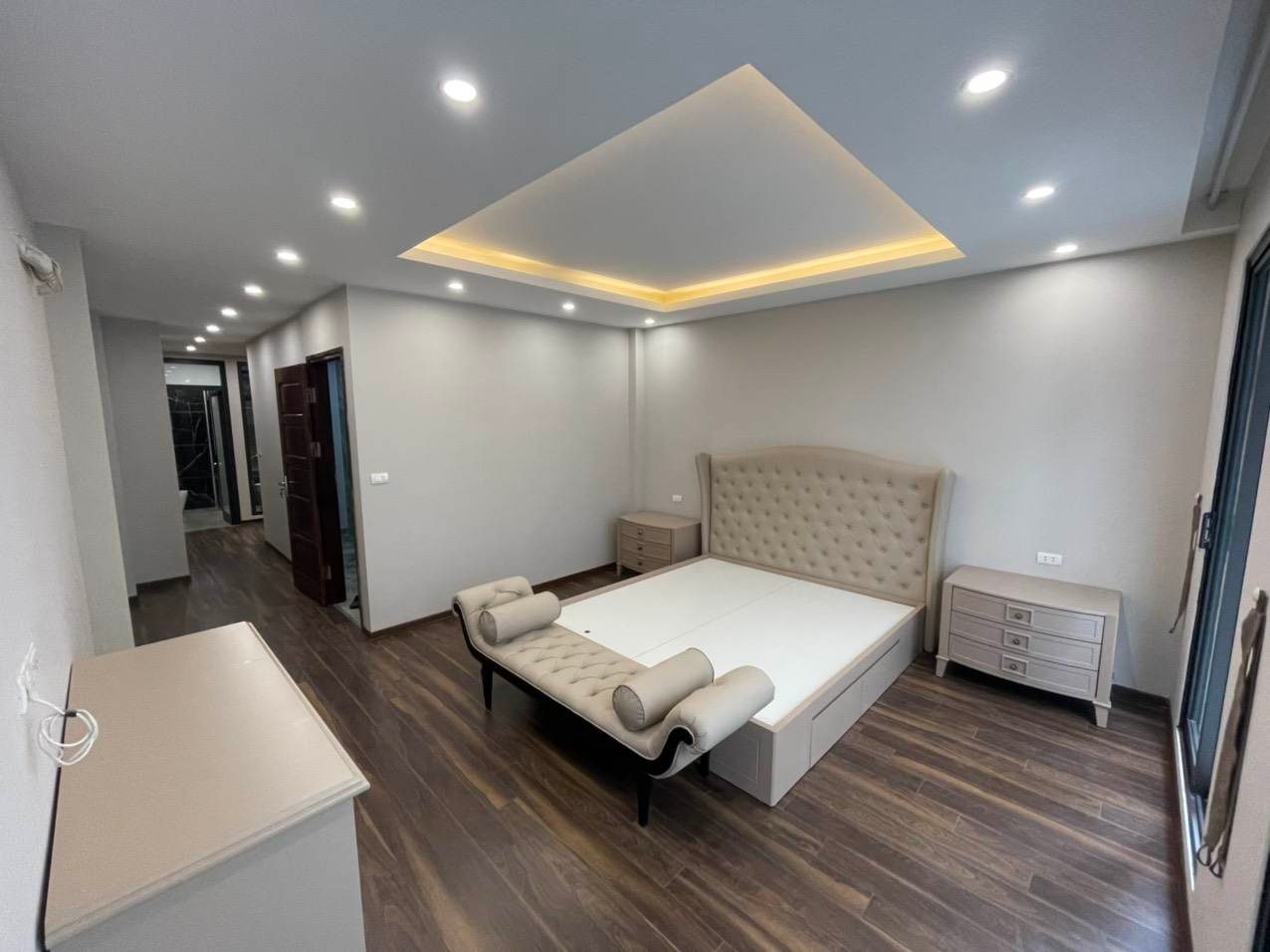 BÁN GẤP NGỌC LÂM 60M x 7T THANG MÁY, GARA Ô TÔ, FULL NỘI THẤT, KINH DOANH. GIÁ 1X TỶ 3