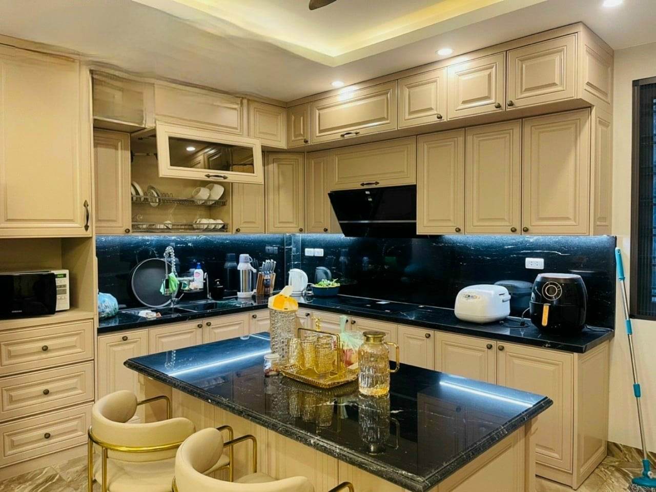 BÁN GẤP NGỌC LÂM 60M x 7T THANG MÁY, GARA Ô TÔ, FULL NỘI THẤT, KINH DOANH. GIÁ 1X TỶ 2