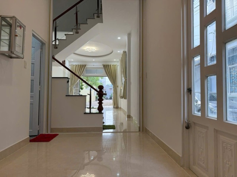 Bán nhà đường số 2, Phường Tăng Nhơn Phú B, Thủ Đức, TP HCM. DT 60m2. Giá 6,3 tỷ, sổ hồng. Liên hệ 2