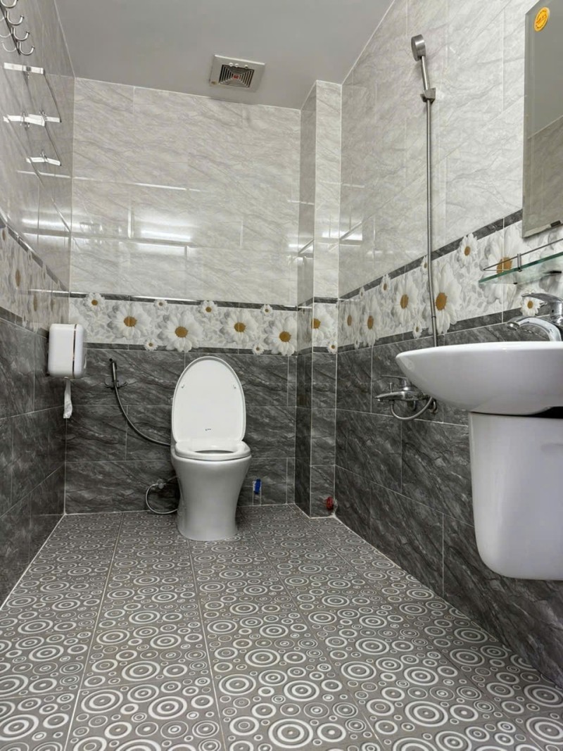 Bán nhà đường số 2, Phường Tăng Nhơn Phú B, Thủ Đức, TP HCM. DT 60m2. Giá 6,3 tỷ, sổ hồng. Liên hệ 5