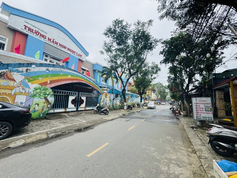 NGAY CHỢ NON NƯỚC - MẶT BẰNG KINH DOANH 2 TẦNG - DT 125m(5x 25) - CHỈ 6.X TỶ 3