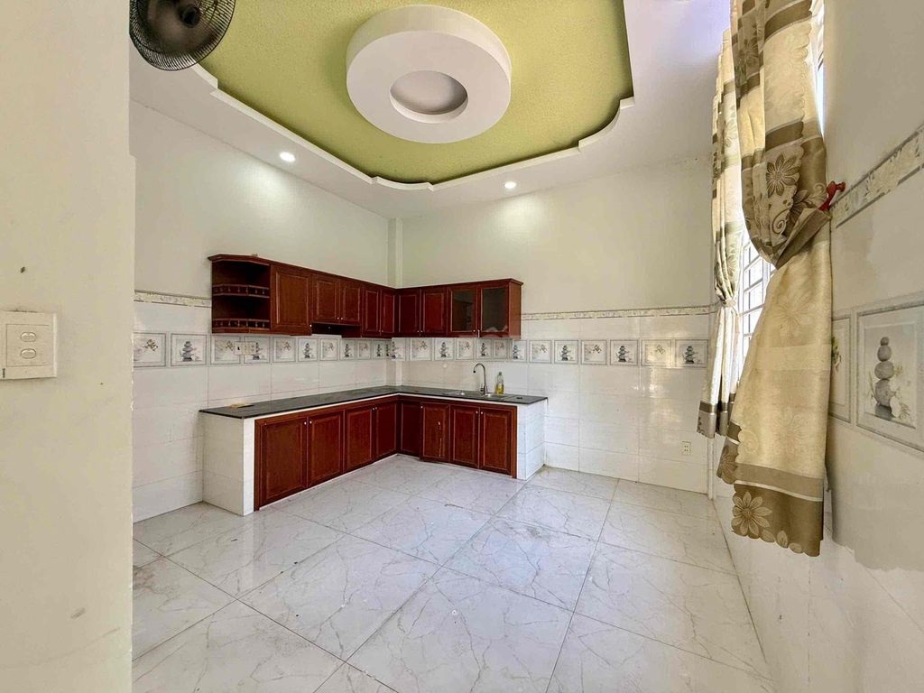 NGUYÊN CĂN HẺM XE HƠI SAU CHỢ BÌNH TRIỆU 3LAU,4PN GIÁ 15TR 4