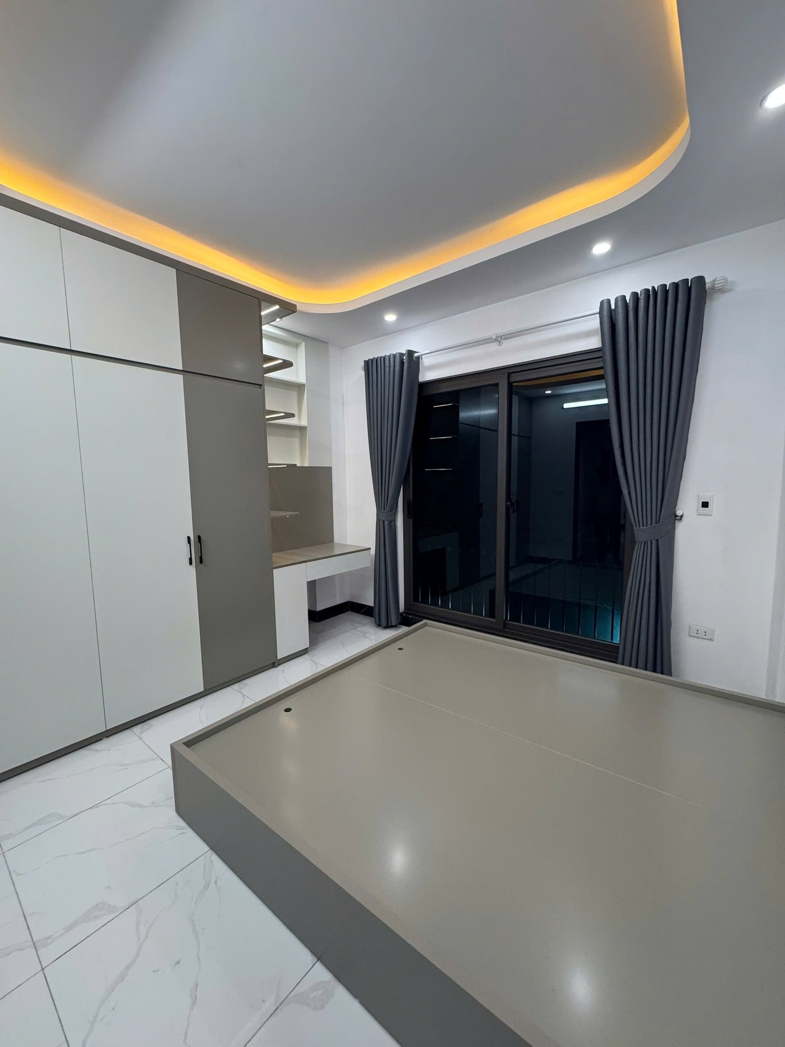 Bán nhà Đại Mỗ 40M 4 Tầng, 4p ngủ, gần đường lớn ô tô đỗ gần giá 7.5 tỷ 4