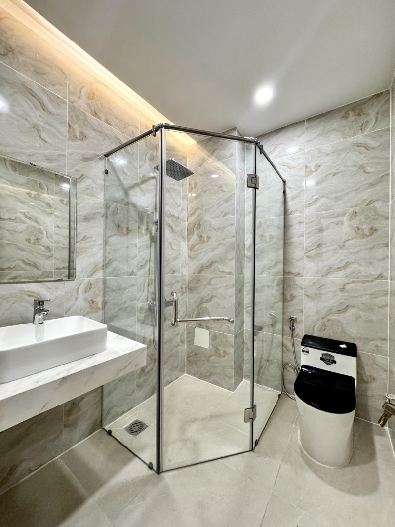 ‼Lê Quang Định – Xe hơi vào nhà – 4 tầng nở hậu - lô góc xây mới 4