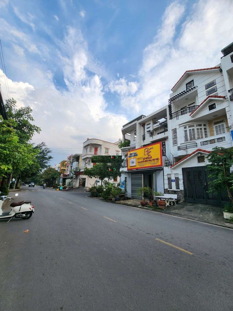 CHO THUÊ MẶT TIỀN KDC HỒNG LONG 5M x 20M TRỆT 2 LÂU GIÁ 17TR SÂN XE HƠI 4