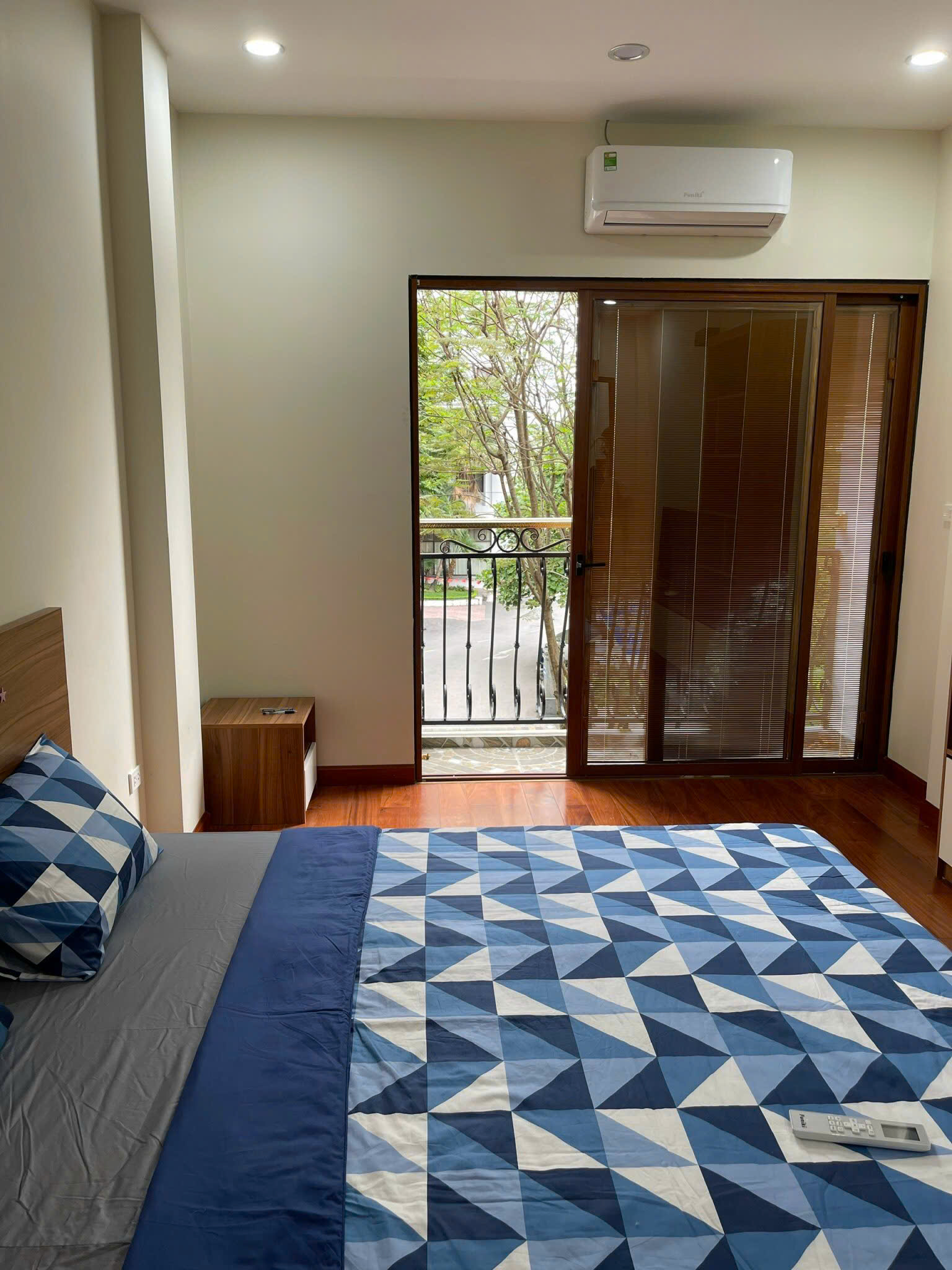 Cho thuê Căn hộ Apartment Full đồ cao cấp 1N1K tại Phố Vạn Phúc, Ba Đình. Chỉ 9tr 4