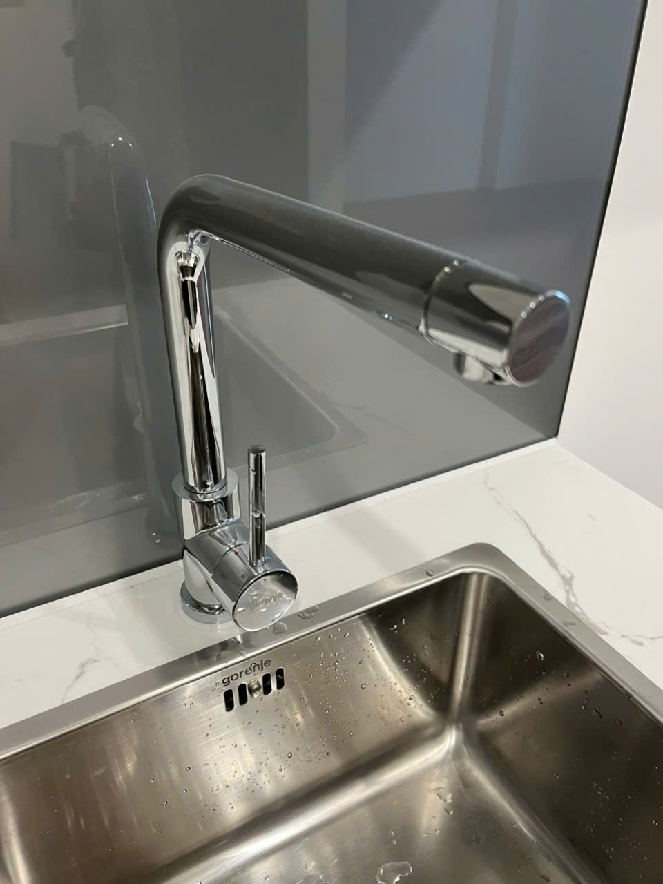 Cho thuê studio Zurich 2, tầng trung, nội thất cơ bản, ở ngay 4