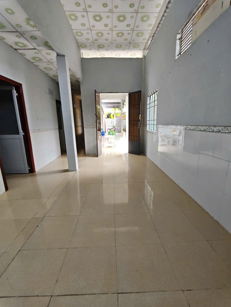 Nhà 4 triêụ 4 phòng ngủ Võ Văn Kiệt nơi có khuôn viên cây cối 3