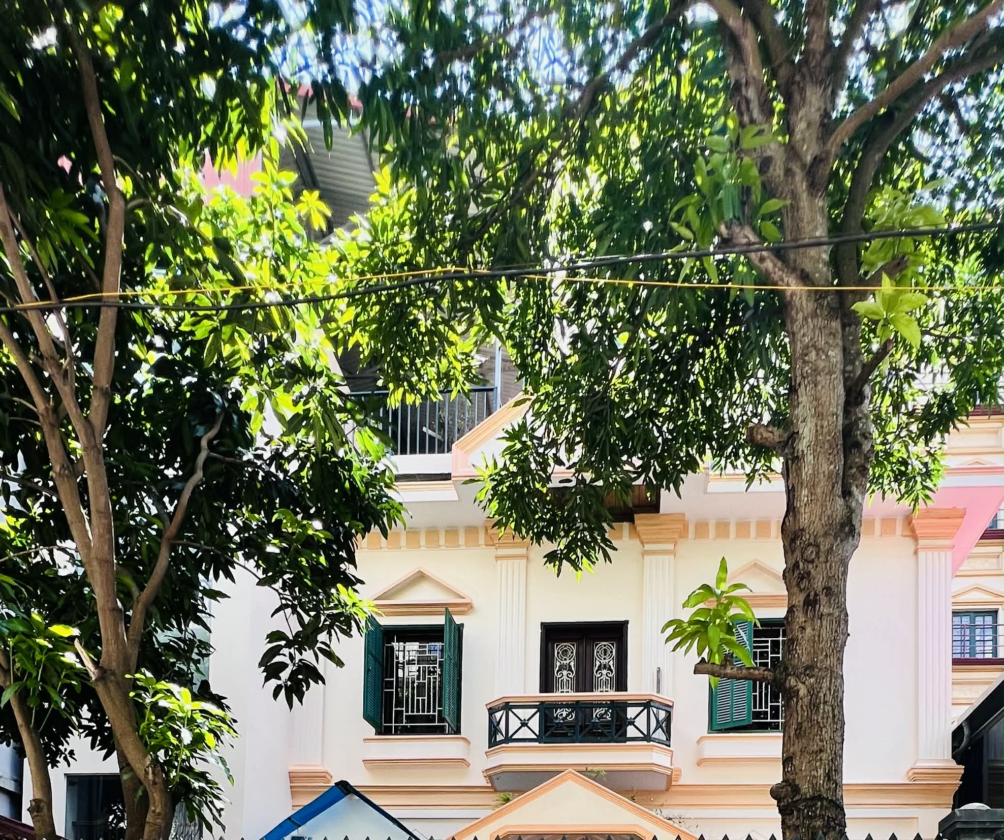 biệt thự sân vườn Ngọc Thụy, 430m x 4 tầng, mặt tiền 11m, ôtô tránh, full thổ cư 2