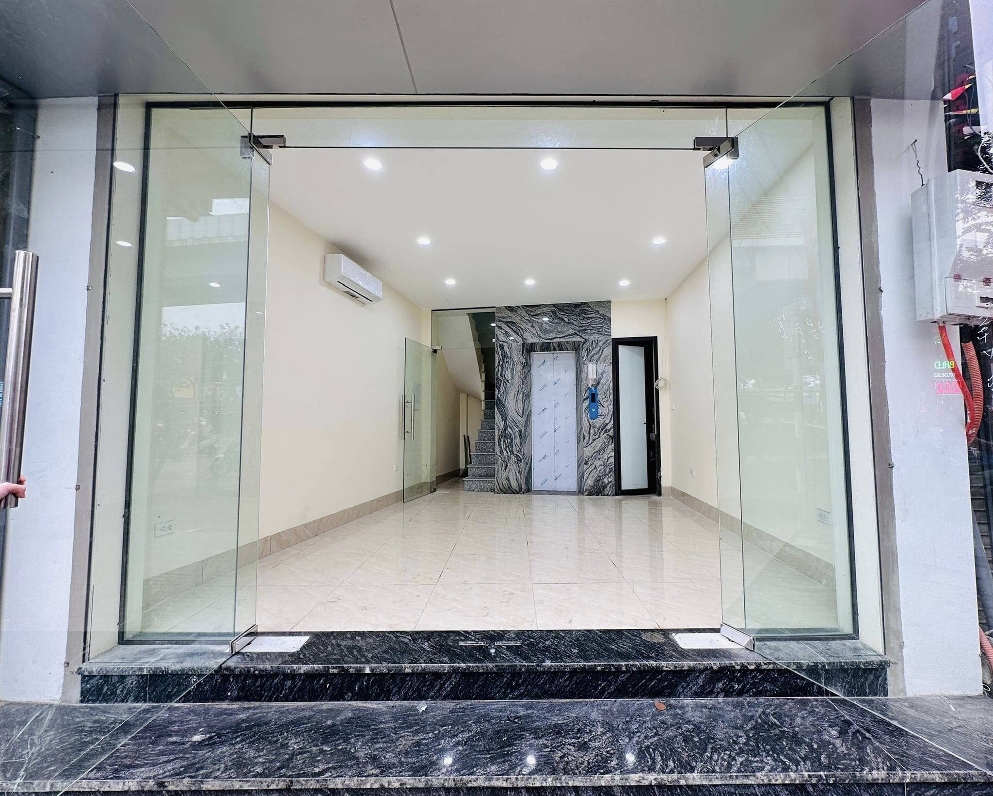 BÁN NHÀ MẶT PHỐ THANH XUÂN 6 TẦNG THANG MÁY, VỈA HÈ, OTO TRÁNH, KINH DOANH, CHỈ 15.X TỶ 2