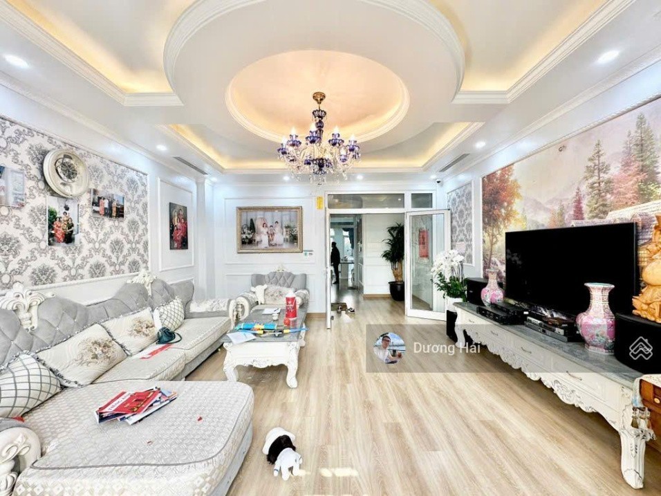 Bán nhà mặt phố thuộc KĐT Dịch Vọng - gần công viên Cầu Giấy - 190m2*MT 14m - KDVP ở đẳng cấp 4