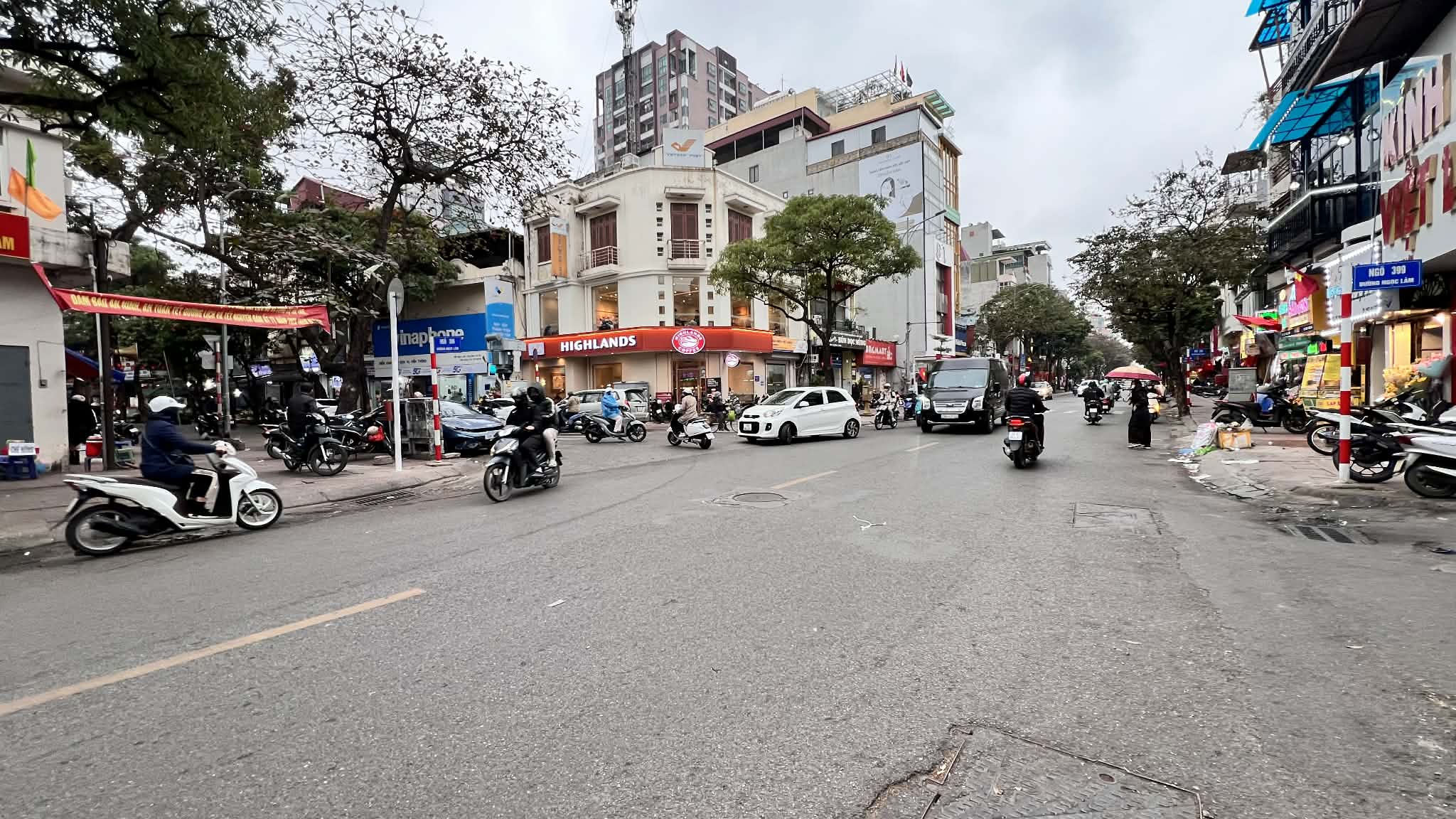 bán nhà Ngọc Lâm, 2 mặt ngõ, ôtô vào nhà, mặt tiền 8.4m, gần vườn hoa bến xe 2