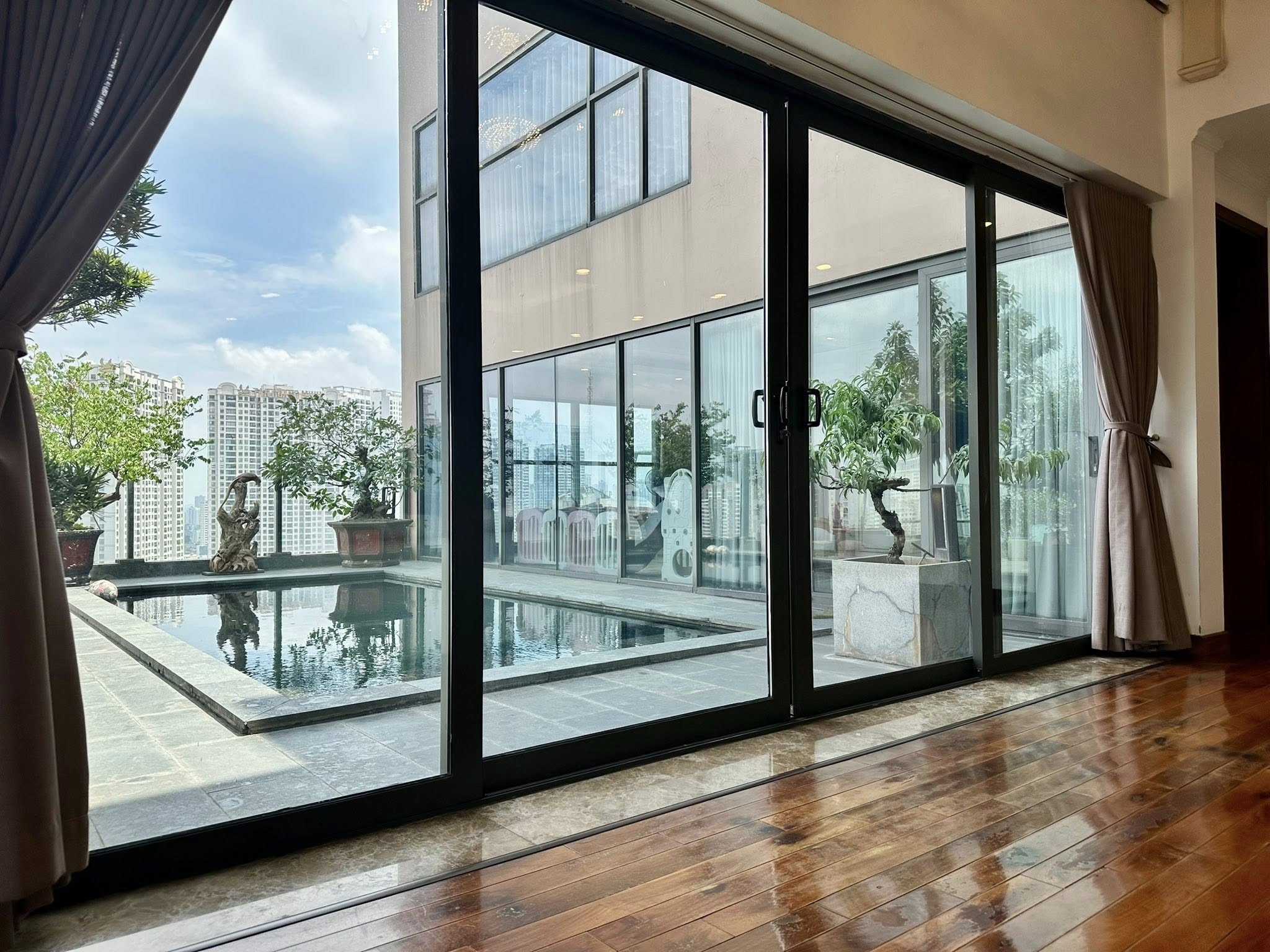 Penthouse Aqua Hàng Bún 480M2 106 Tỷ View Sông Hồng Nội Thất Xịn 2
