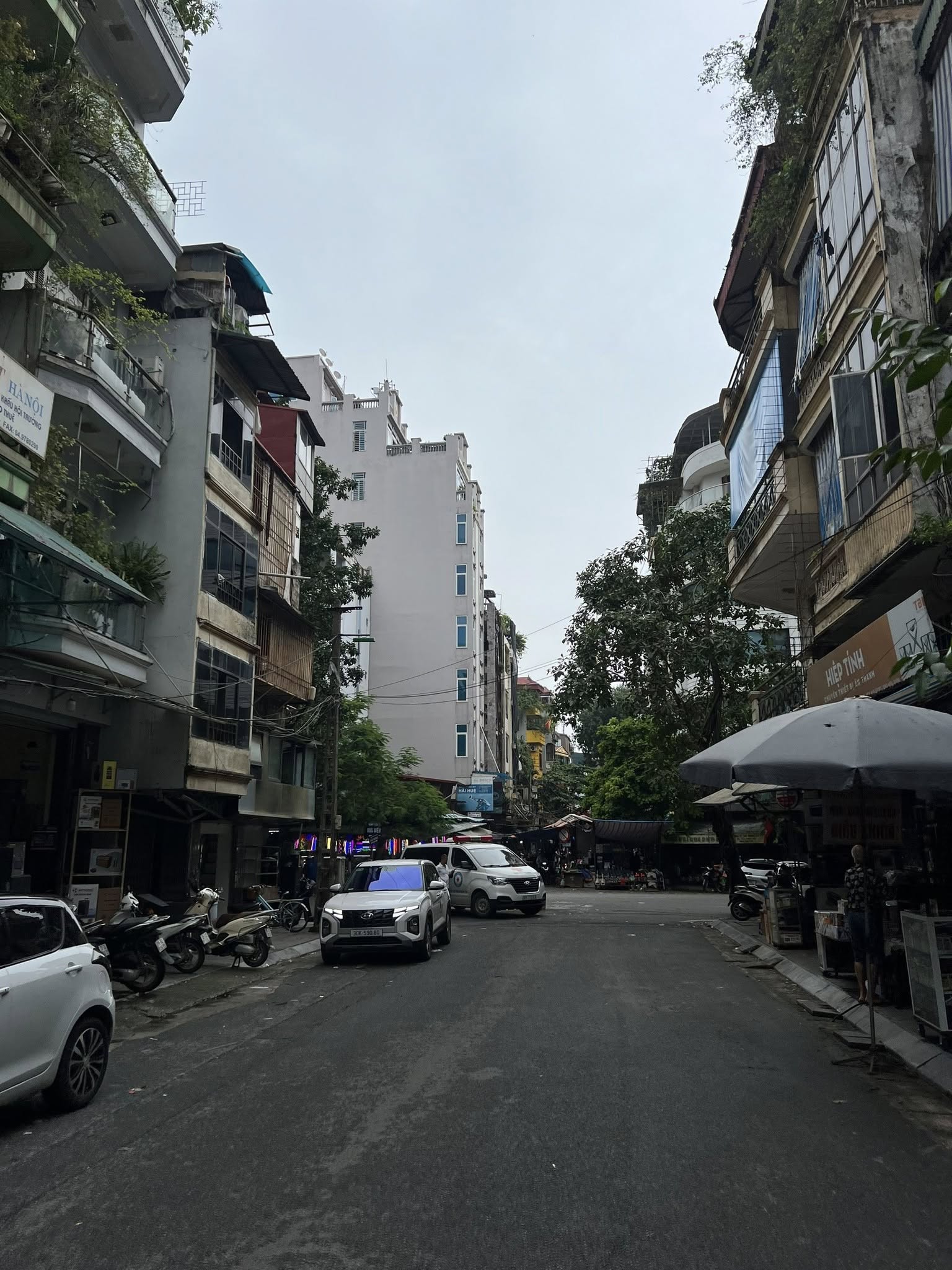 Bán Nhà Phố Huế 220M2 MT 11M 80 Tỷ  Ô TÔ Tránh Xây Tòa Rất Đẹp