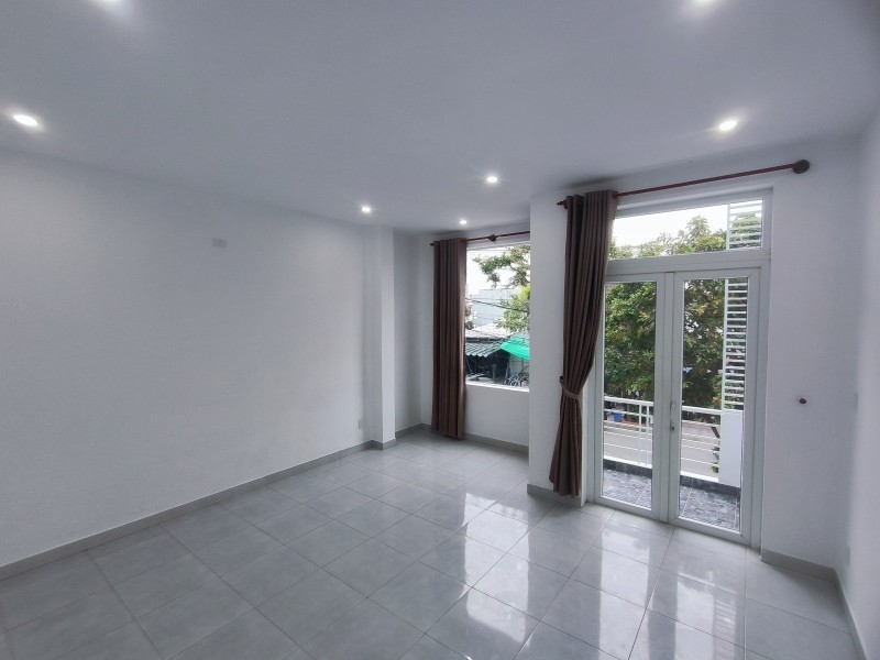 MẶT TIỀN - CAO HỒNG LÃNH (Đ10m5)– NHÀ MỚI 3 MÊ LỆCH – HÒA QUÝ 5