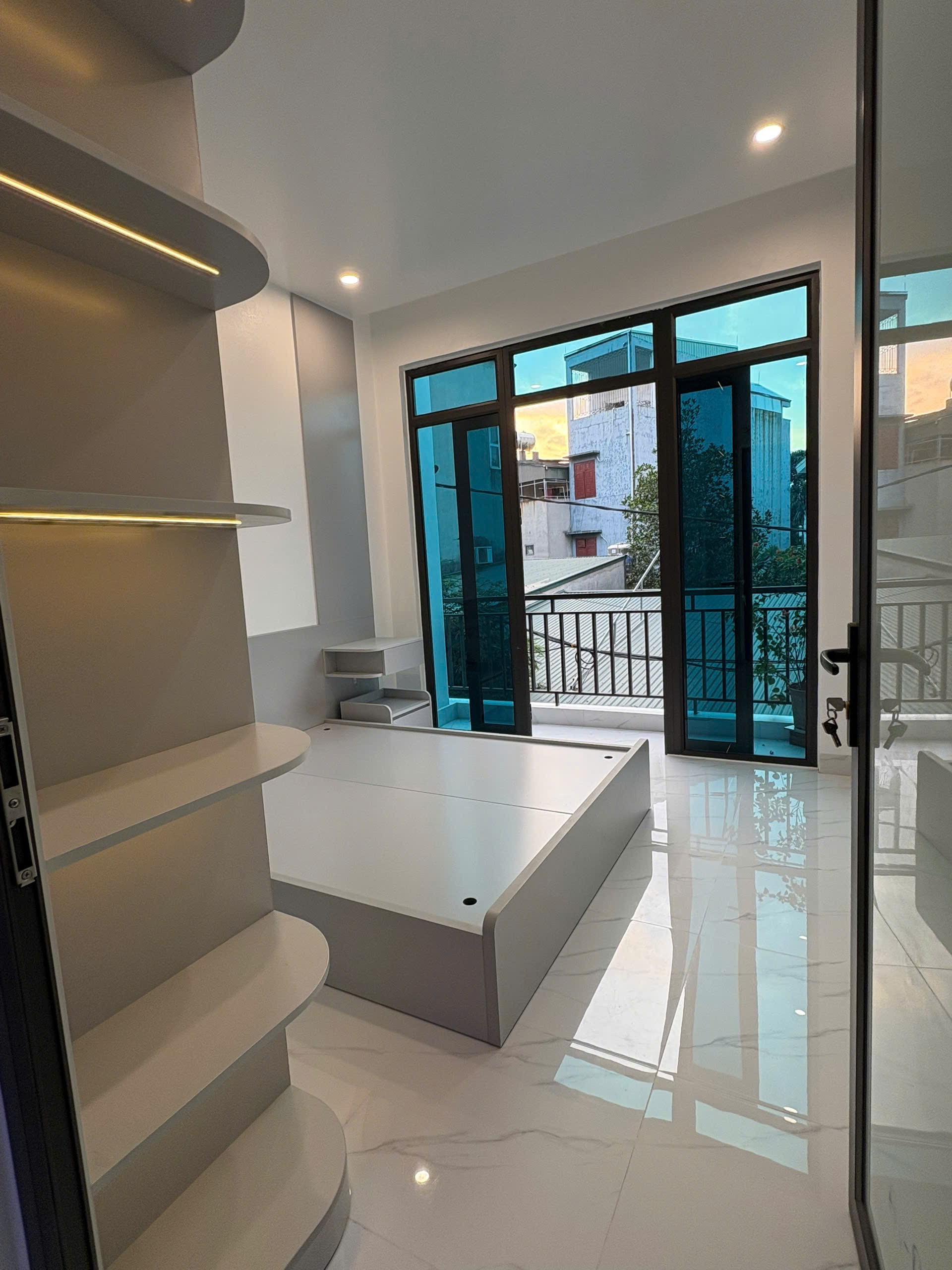 Bán nhà 3 tầng Bình Lộc –3PN, ô tô đỗ cửa, sát chợ giá 2.x tỷ 5