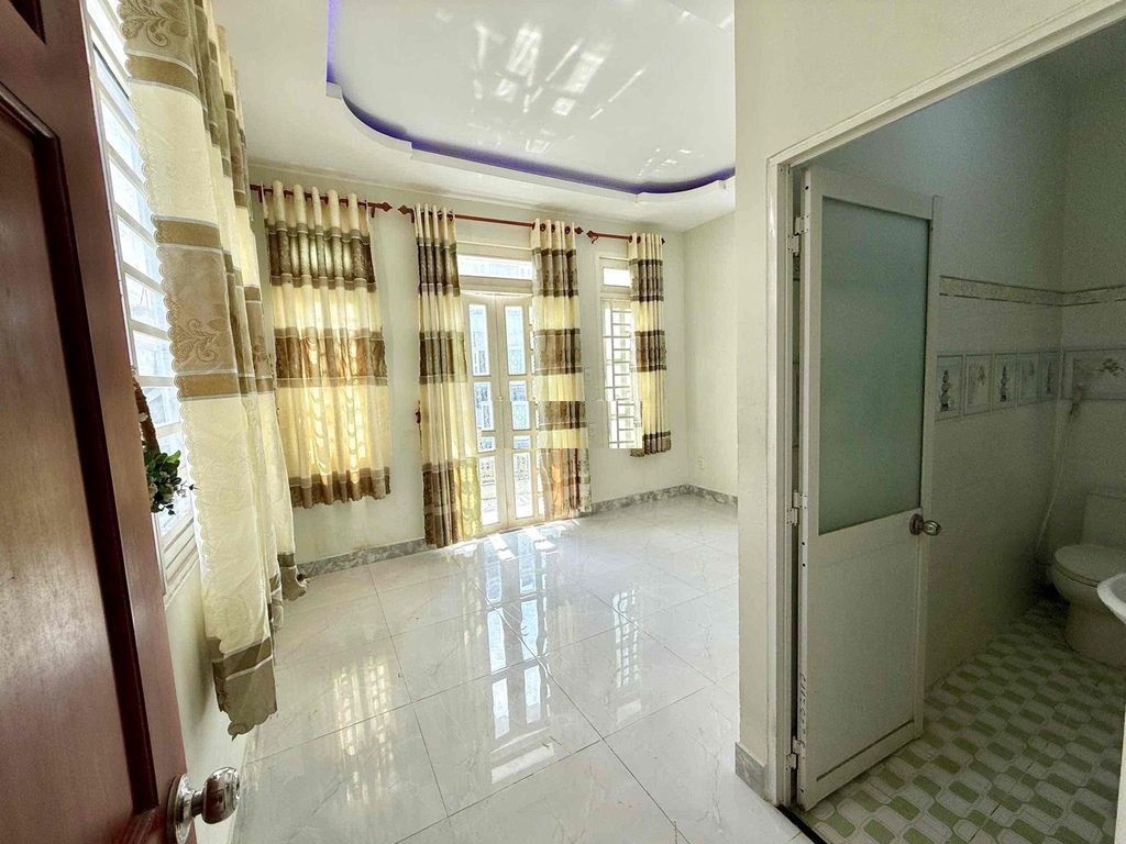 NGUYÊN CĂN HẺM XE HƠI SAU CHỢ BÌNH TRIỆU 3LAU,4PN GIÁ 15TR 5