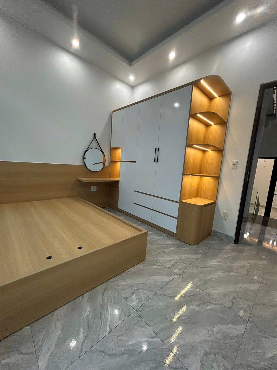 Bán căn nhà 4 tầng ngõ đường Nguyễn Văn Linh, ph Thanh Bình, TP HD, 50m2, mt 4m, 3 ngủ 6