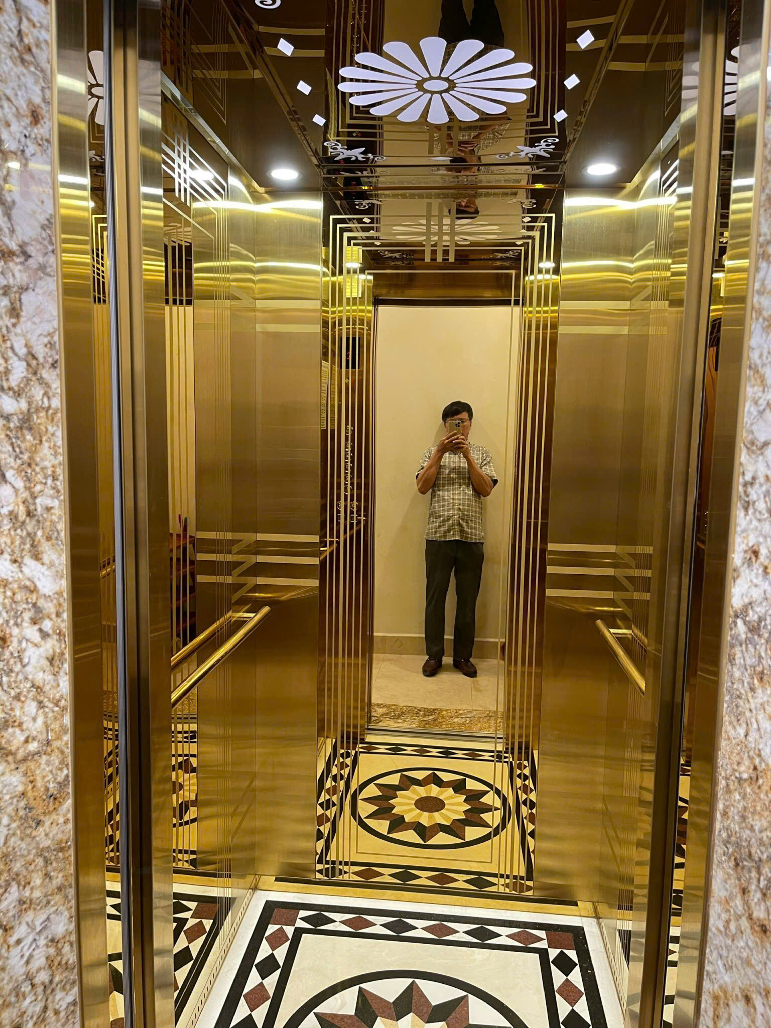 Cho thuê Căn hộ Apartment Full đồ cao cấp 1N1K tại Phố Vạn Phúc, Ba Đình. Chỉ 9tr 6