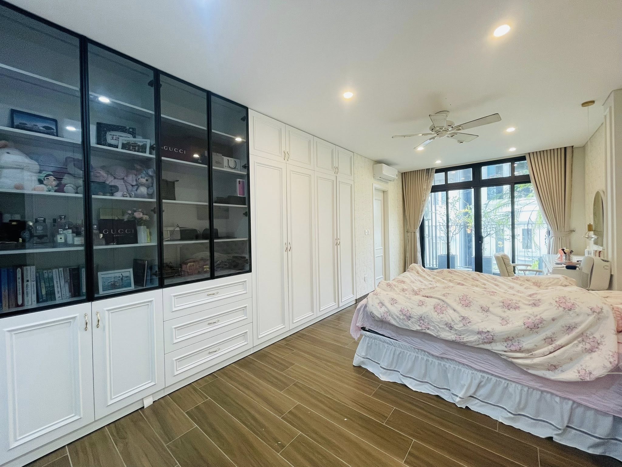 Bán Nhà Mặt Ngõ Phố Đội Cấn,Liễu Giai. 8 Tầng Thang Máy  63m2. Mặt Tiền 5.5 m. Giá 36,5 Tỷ 5