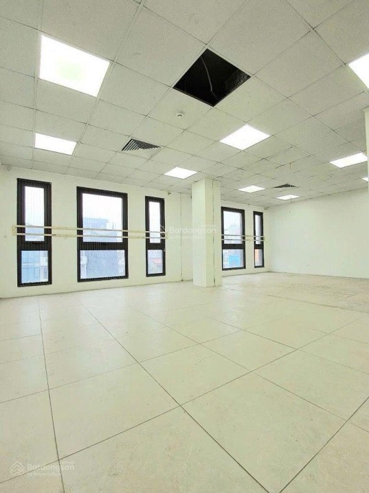 Bán nhà Mặt phố Phạm Văn Đồng - 200m MT 10m Lô góc Vỉa hè Nhà mới Thang Máy KDVP gần KĐT Starlake 2