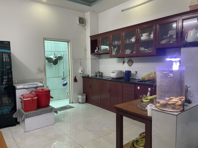 Bán nhà 3 tầng Quốc Lộ 13,, Hiệp Bình Phước, Thủ Đức. DT 60 m2, 4PN, 3WC, giá 7,4 tỷ, sổ hồng đầy 3