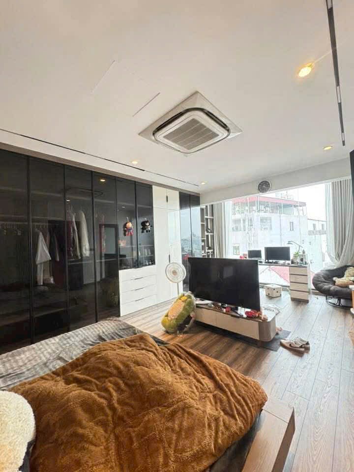 bán nhà Ngọc Lâm, 2 mặt ngõ, ôtô vào nhà, mặt tiền 8.4m, gần vườn hoa bến xe 5