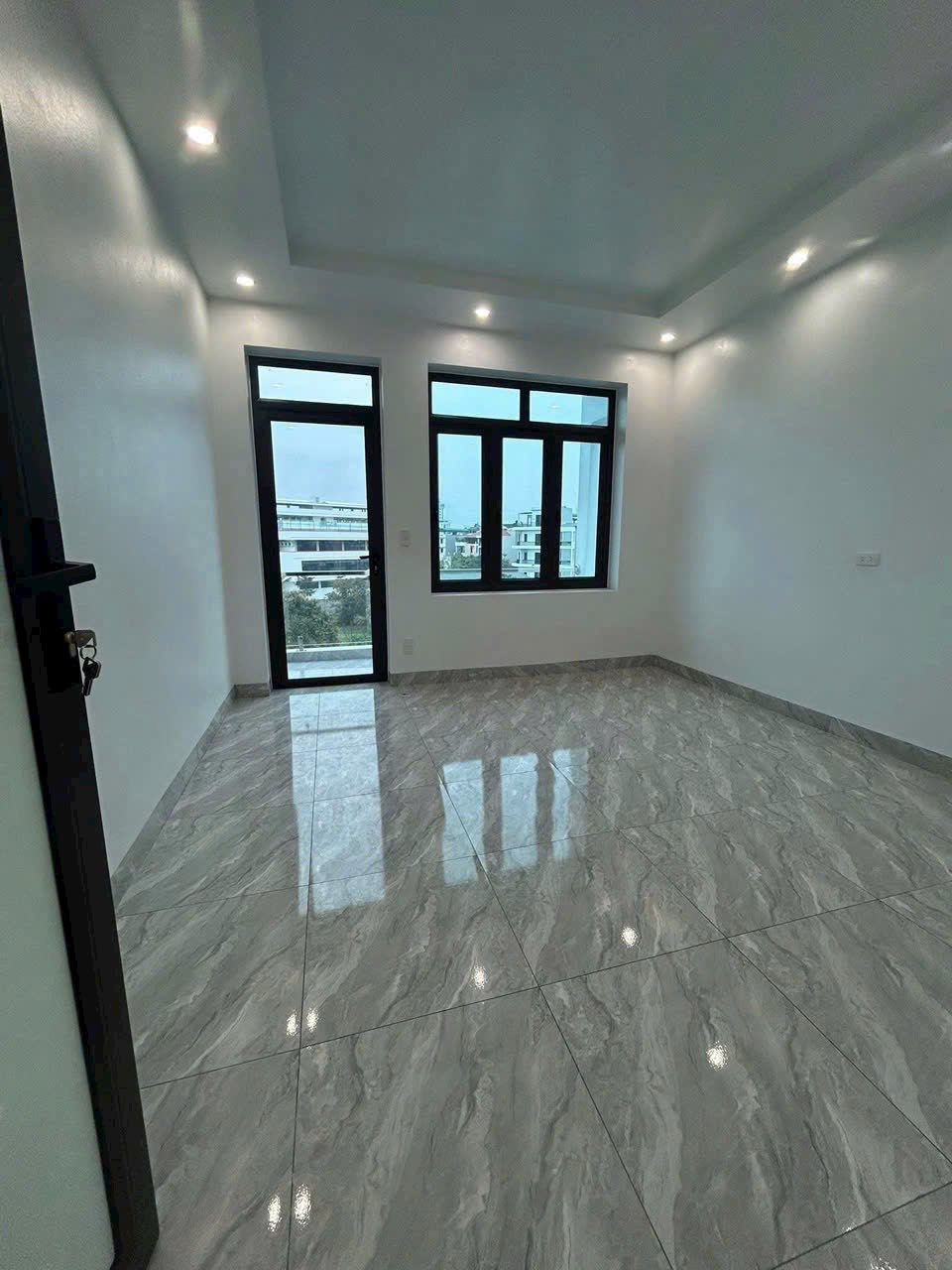 Bán căn nhà 4 tầng ngõ đường Nguyễn Văn Linh, ph Thanh Bình, TP HD, 50m2, mt 4m, 3 ngủ 7