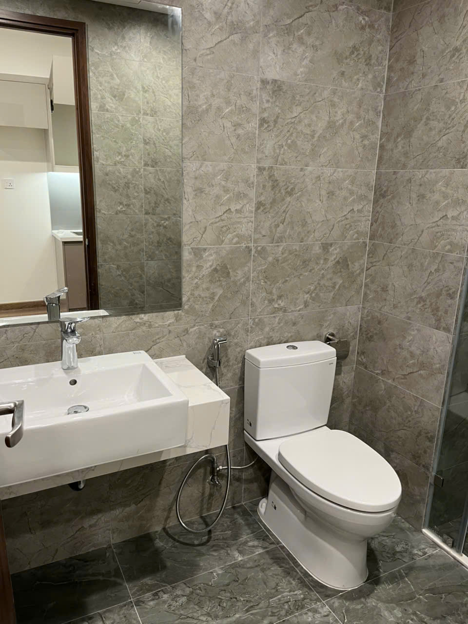 Cho thuê studio Zurich 2, tầng trung, nội thất cơ bản, ở ngay 6