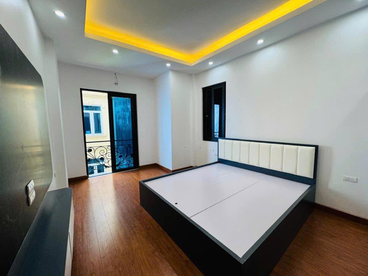 16 Tỷ Cửa Bắc 7 Tầng Thang Máy Dòng Tiền 650Tr/Năm 45M2 Xây Mới