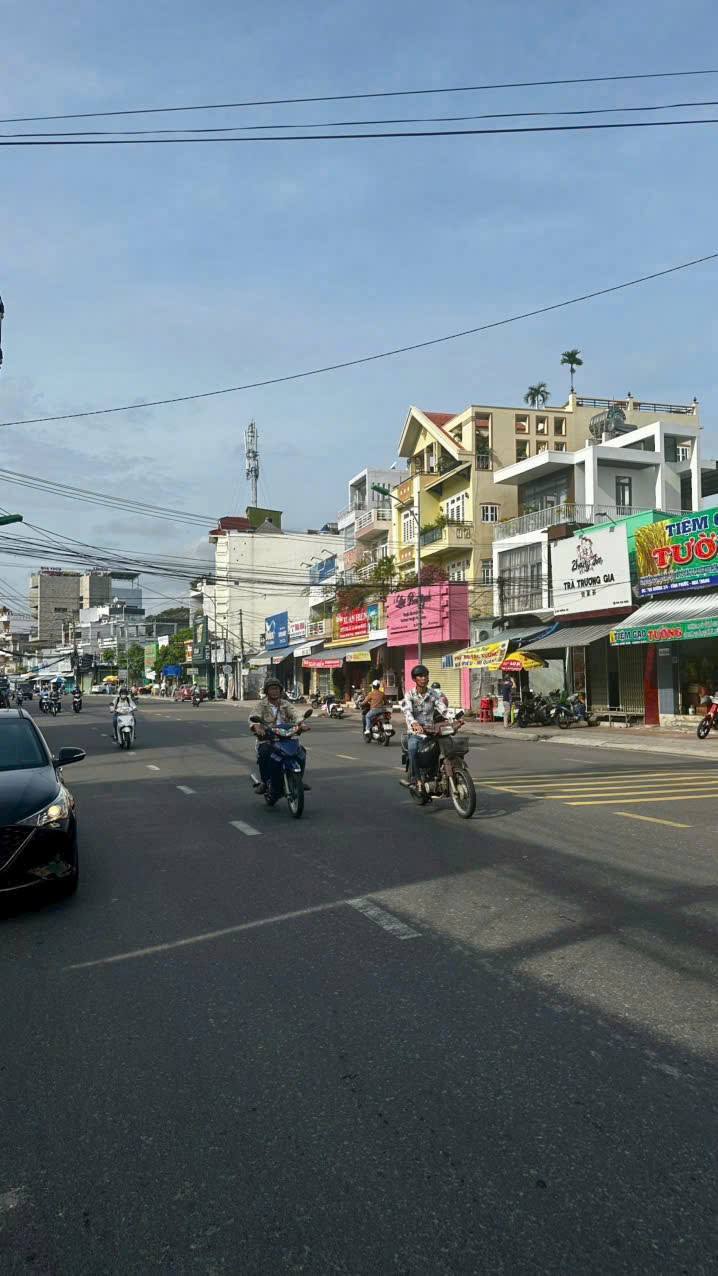 NHÀ 3 TẦNG MẶT TIỀN ĐƯỜNG 2/4 – PHƯỜNG BẮC NHA TRANG – DÒNG TIỀN SẴN 28 TRIỆU/THÁNG – GIÁ CHỈ 17 TỶ 2